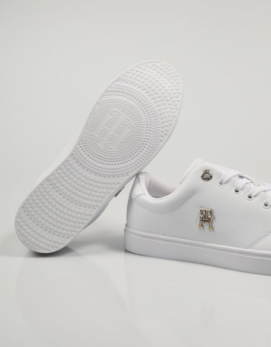 ZAPATILLAS TOMMY HILFIGER ESSENTIAL en color Blanco