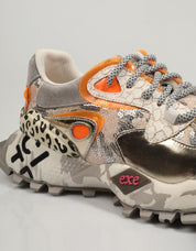 ZAPATILLAS EXE 134 en color Gris
