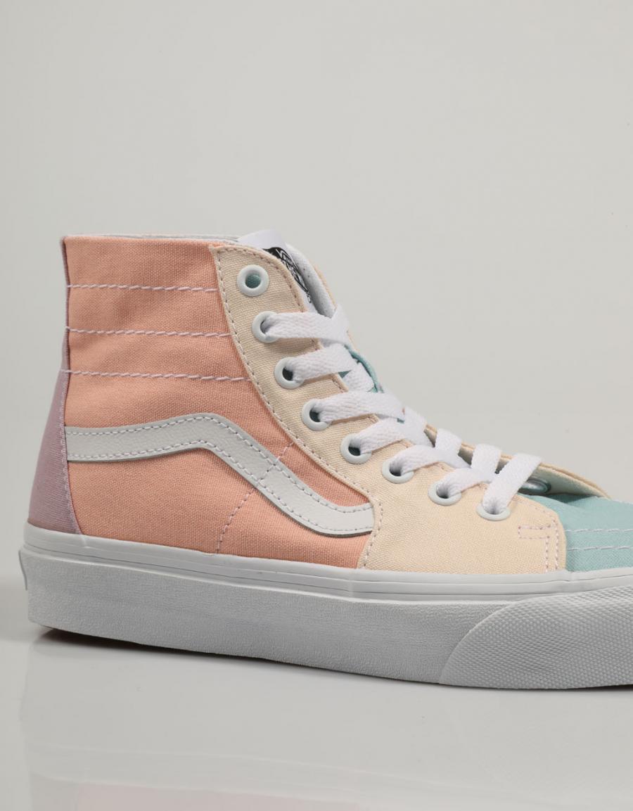 ZAPATILLAS VANS SK8 HI TAPERED en color Multicolor