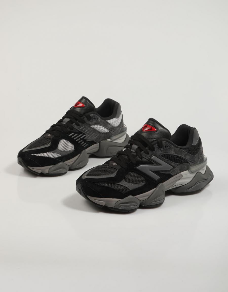 ZAPATILLAS NEW BALANCE U9060 en color Negro