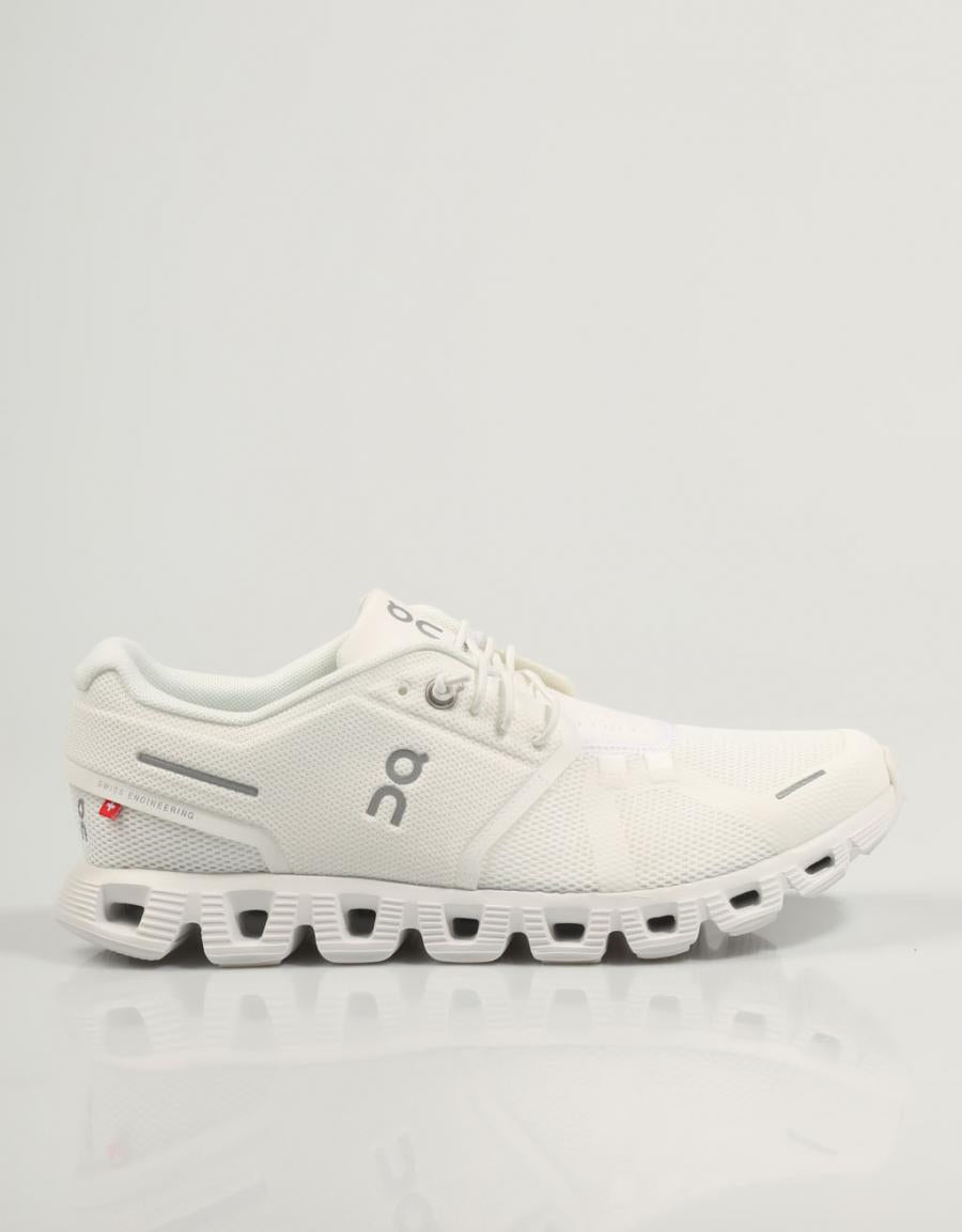 ZAPATILLAS ON RUNNING CLOUD 5 en color Blanco