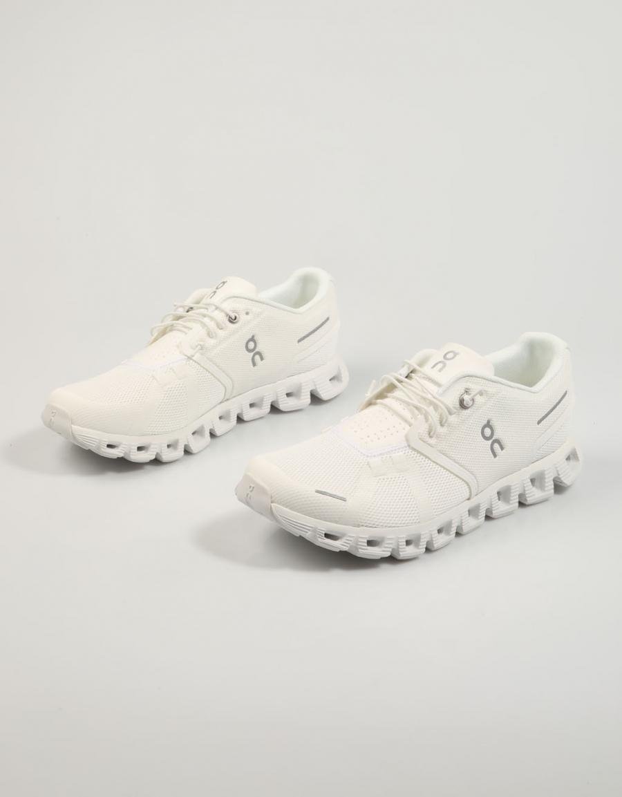 ZAPATILLAS ON RUNNING CLOUD 5 en color Blanco