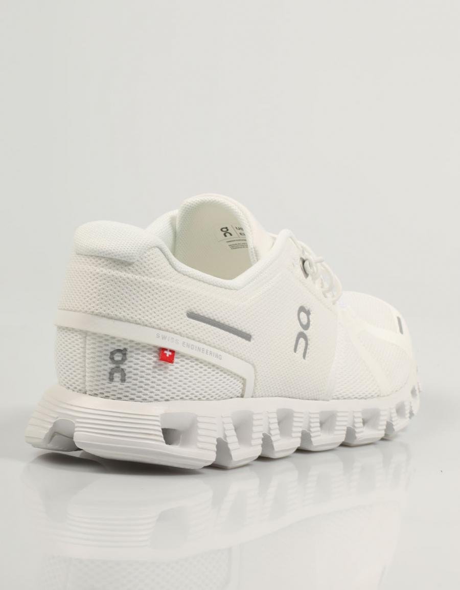 ZAPATILLAS ON RUNNING CLOUD 5 en color Blanco