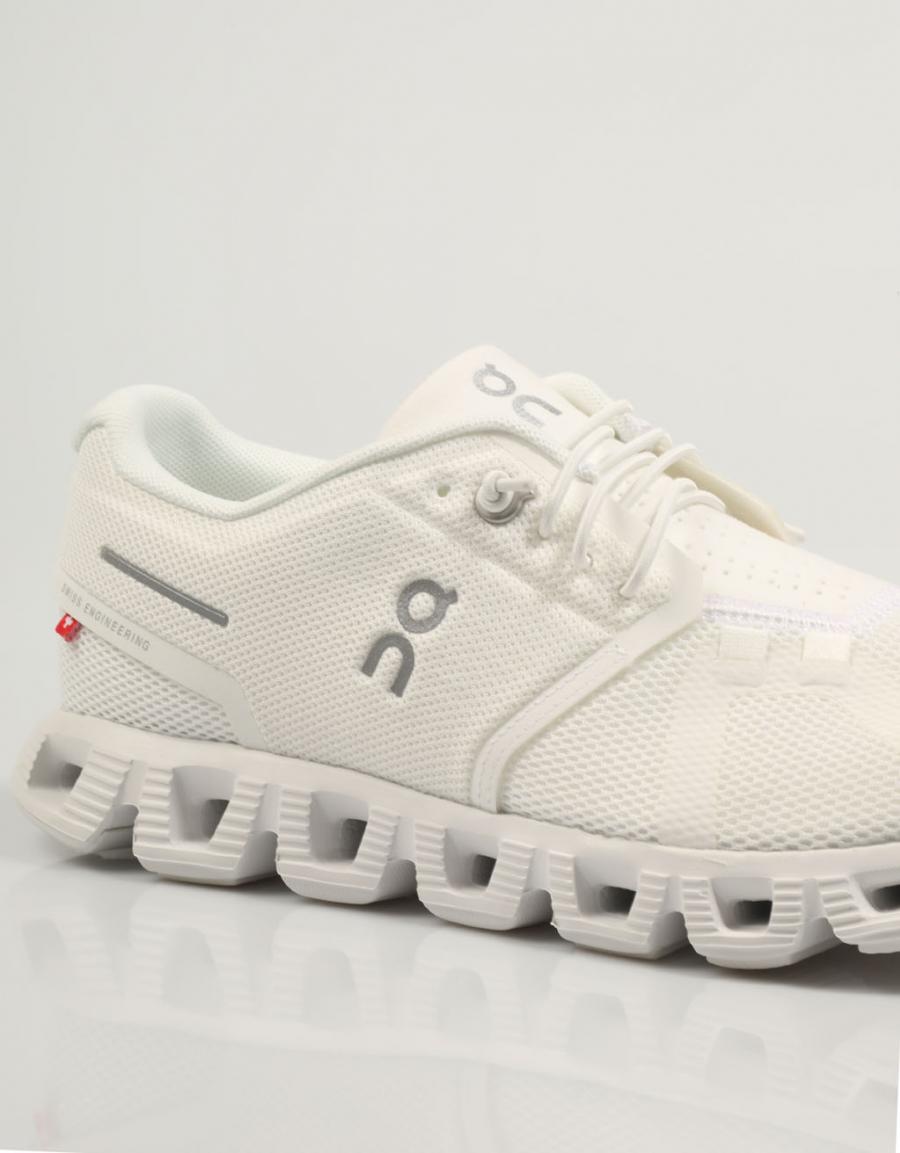 ZAPATILLAS ON RUNNING CLOUD 5 en color Blanco