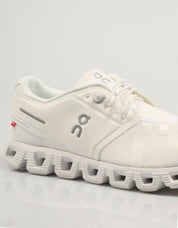 ZAPATILLAS ON RUNNING CLOUD 5 en color Blanco