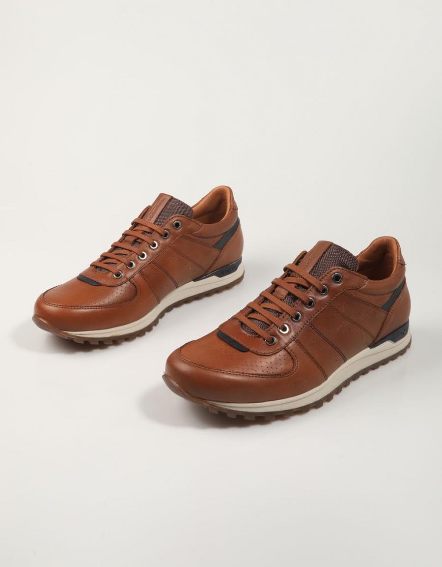 ZAPATILLAS KANGAROOS 559 en color Cuero