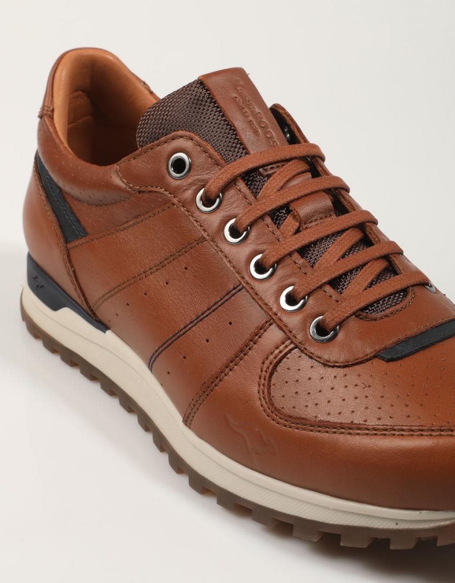 ZAPATILLAS KANGAROOS 559 en color Cuero