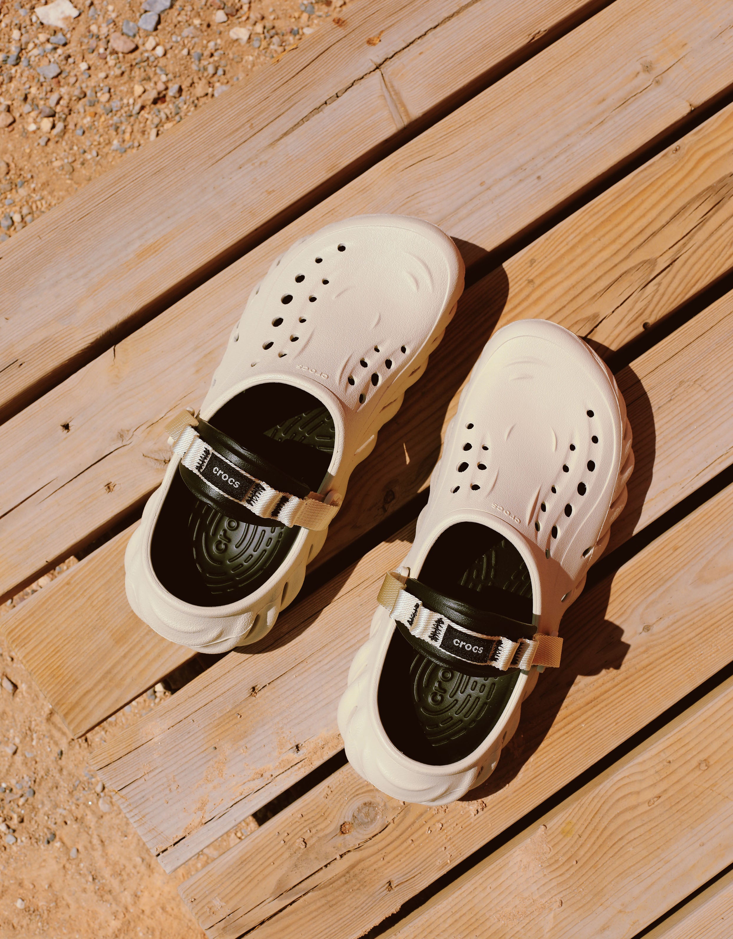 ZUECOS CROCS 207937 en color Beige