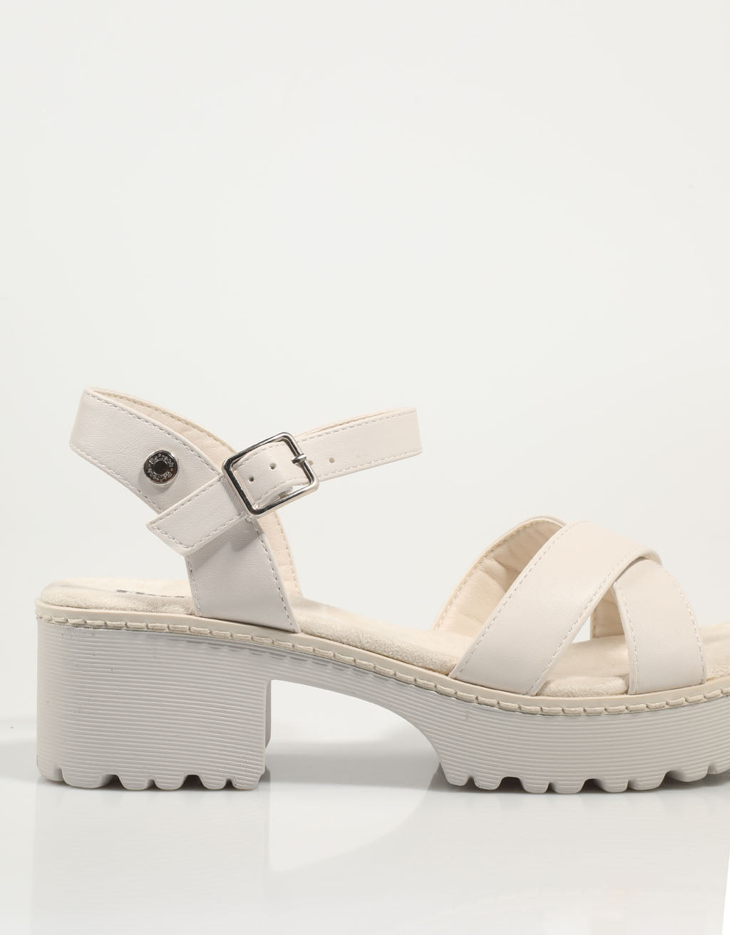 SANDALIAS REFRESH 79281 en color Hielo