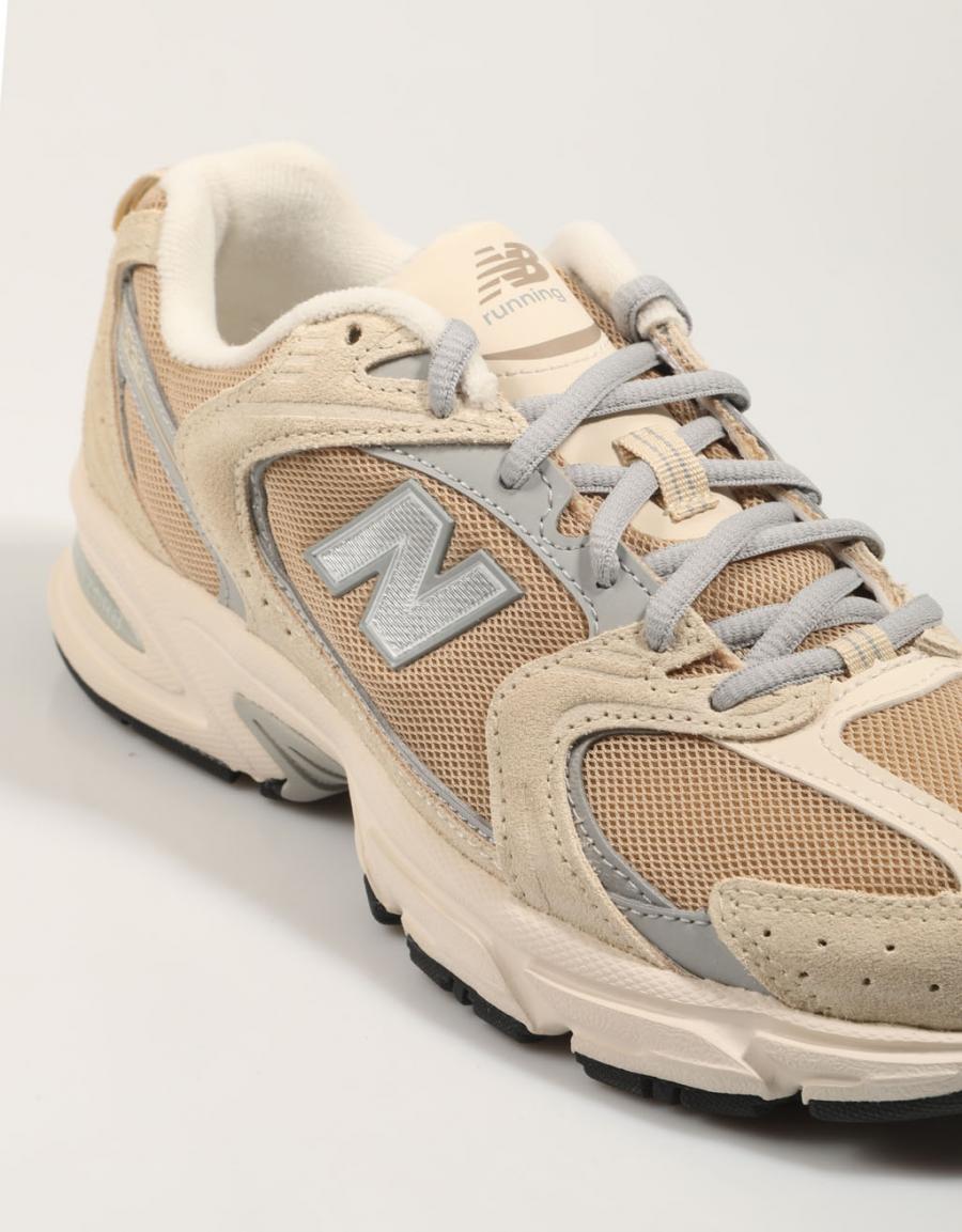 Rose Gold New Balance 670 Women Gold MR530, Beige Canvas SHOTS