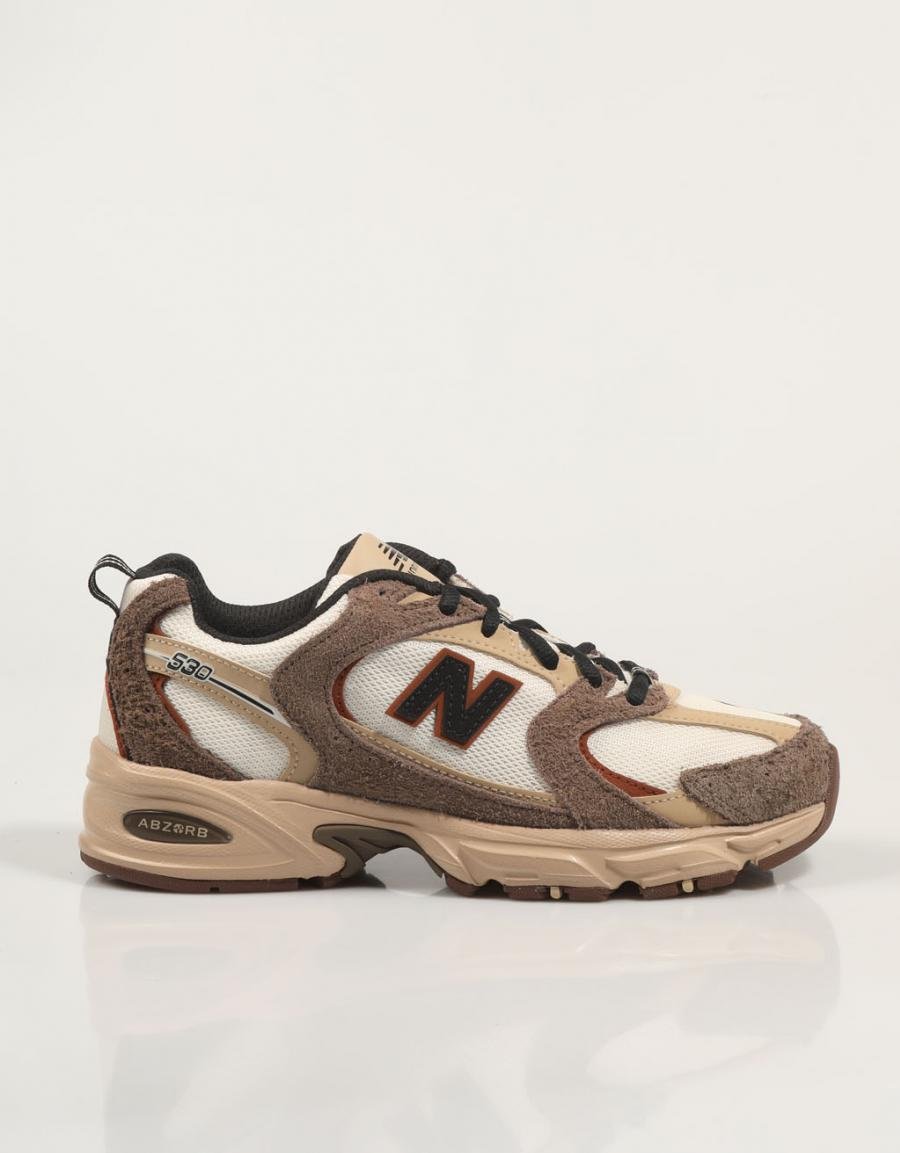 ZAPATILLAS NEW BALANCE MR530 en color Beige