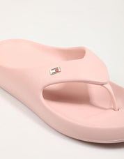 CHANCLAS TOMMY HILFIGER ISLA TH COMFORT BEACH SANDAL en color Rosa