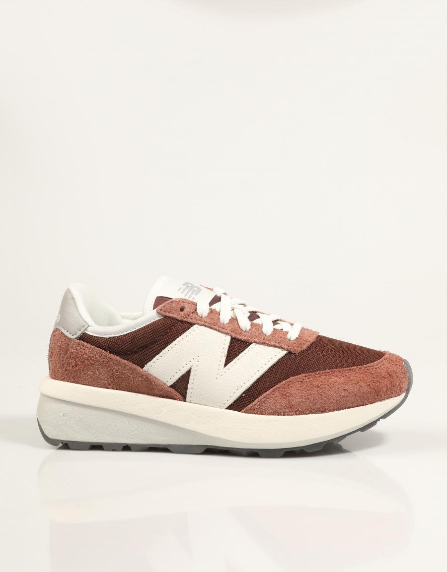 ZAPATILLAS NEW BALANCE U370 en color Burdeos