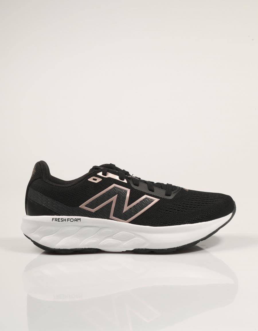 ZAPATILLAS NEW BALANCE W520L en color Negro
