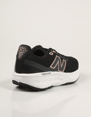 ZAPATILLAS NEW BALANCE W520L en color Negro
