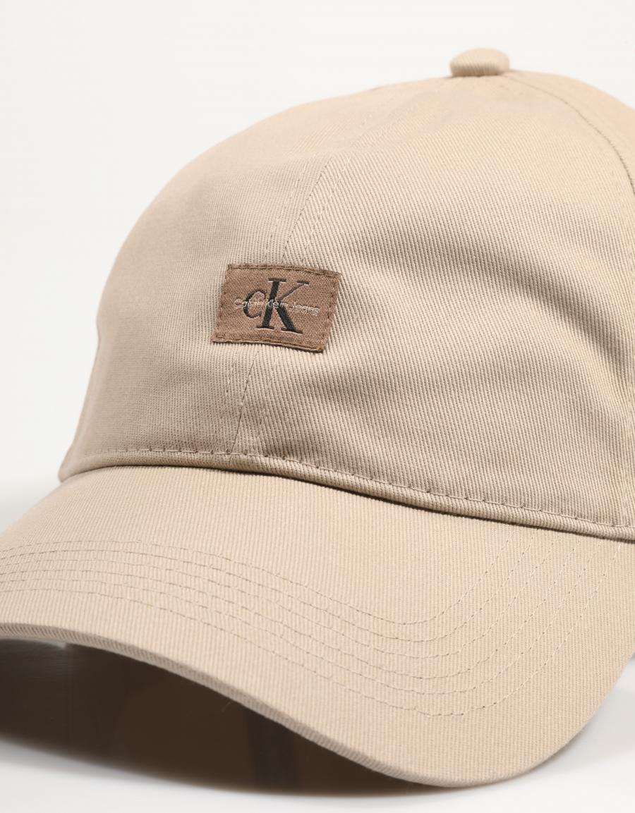 GORRA CALVIN KLEIN 6 PANEL SM MONOLOGO en color Beige