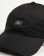 GORRA CALVIN KLEIN 6 PANEL SM MONOLOGO en color Negro