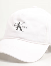 GORRA CALVIN KLEIN MONO LOGO 5 PANEL CAP en color Blanco