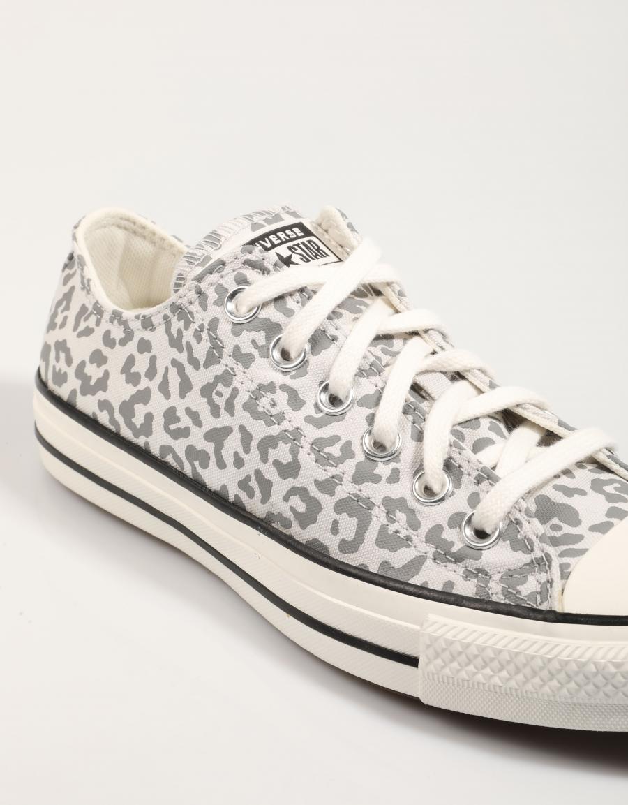 ZAPATILLAS CONVERSE CHUCK TAYLOR ALL STAR en color Gris