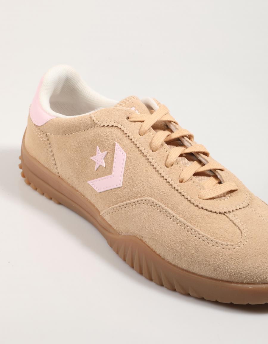 ZAPATILLAS CONVERSE RUN STAR TRAINER en color Beige