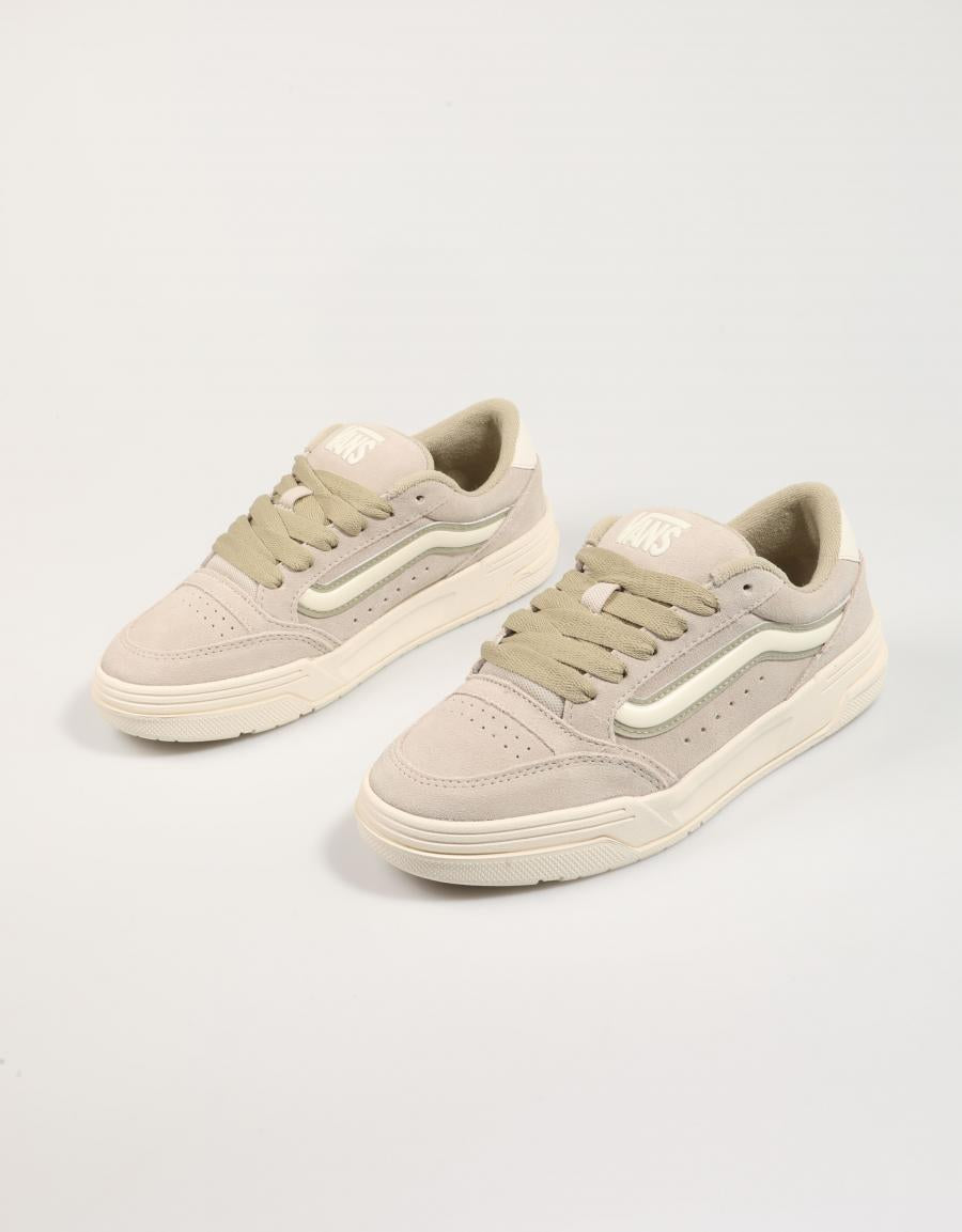 ZAPATILLAS VANS HYLANE en color Taupe