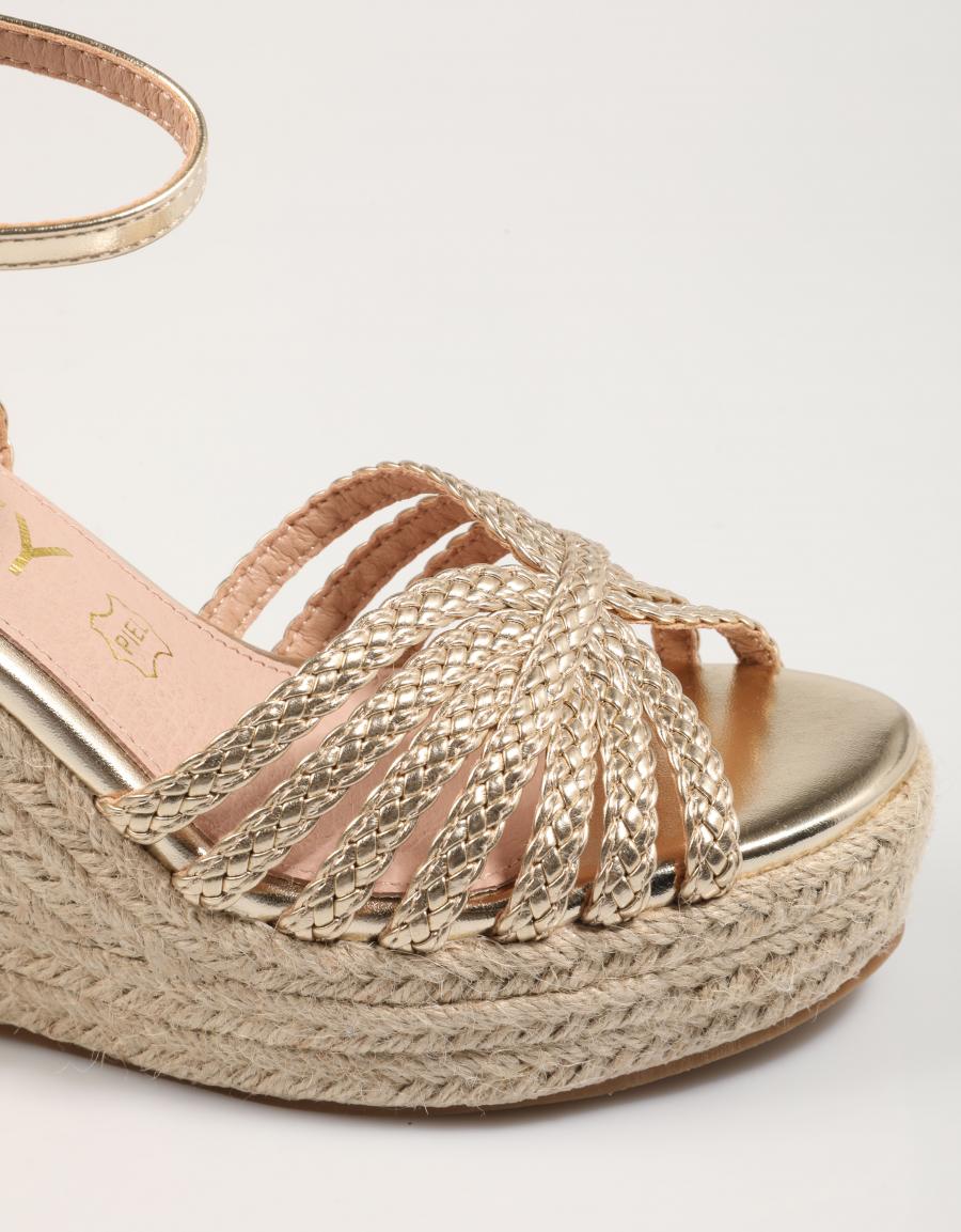 SANDALIAS AZAREY 562J604 en color Oro