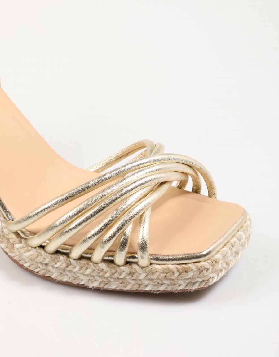 SANDALIAS GAIMO FUSCA en color Platino
