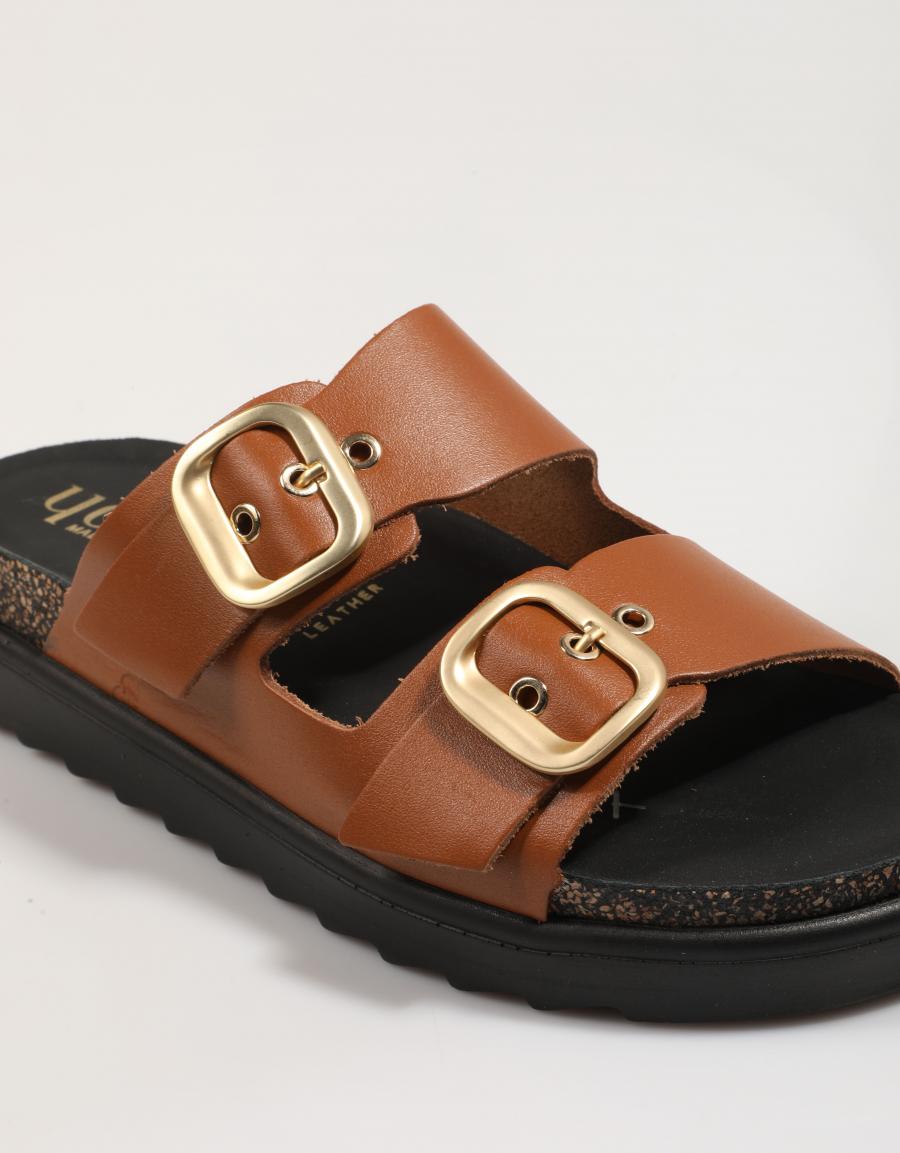 SANDALIAS YOKONO TUNEZ 130 en color Cuero