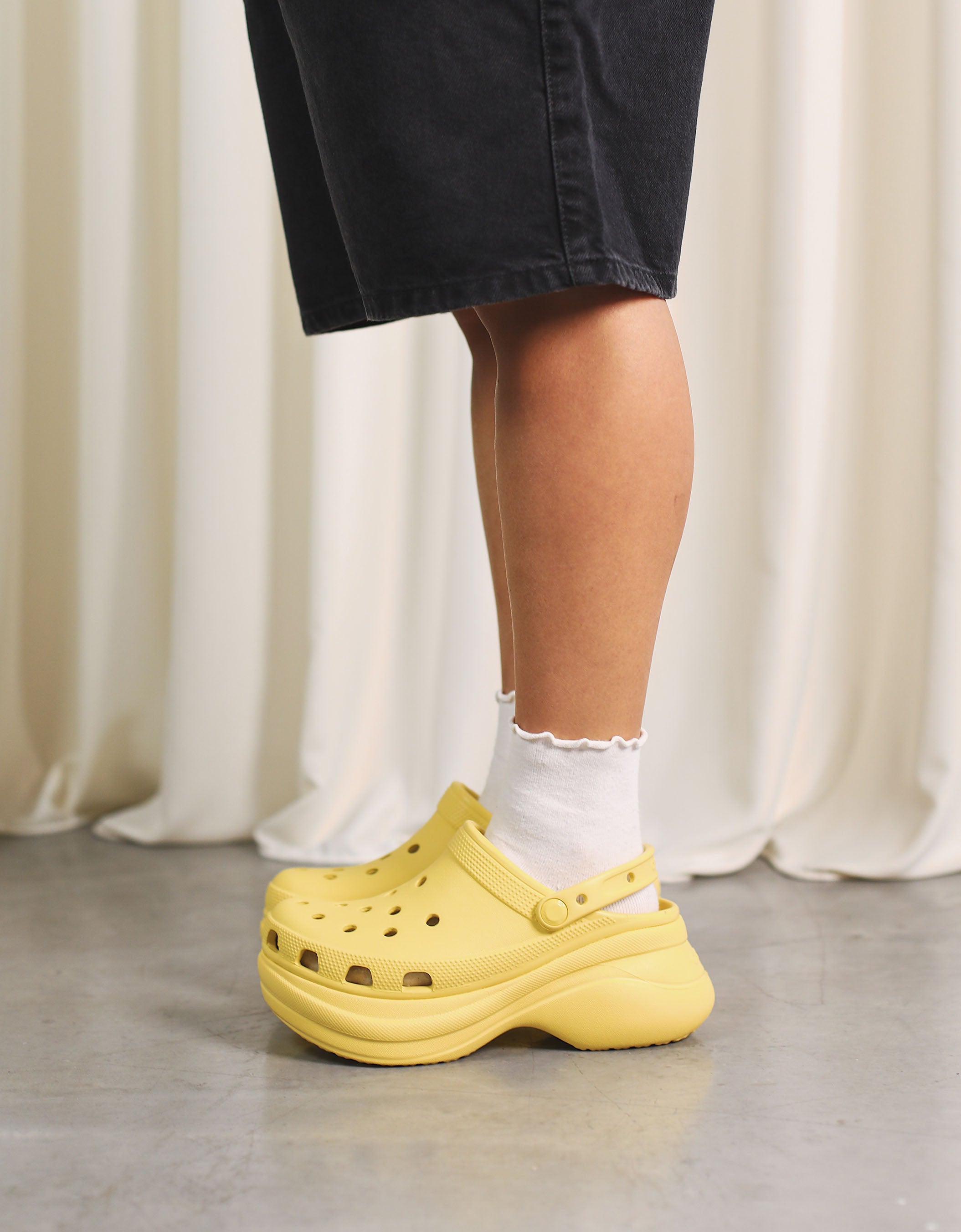 ZUECOS CROCS BAE CLOG 206302 en color Amarillo