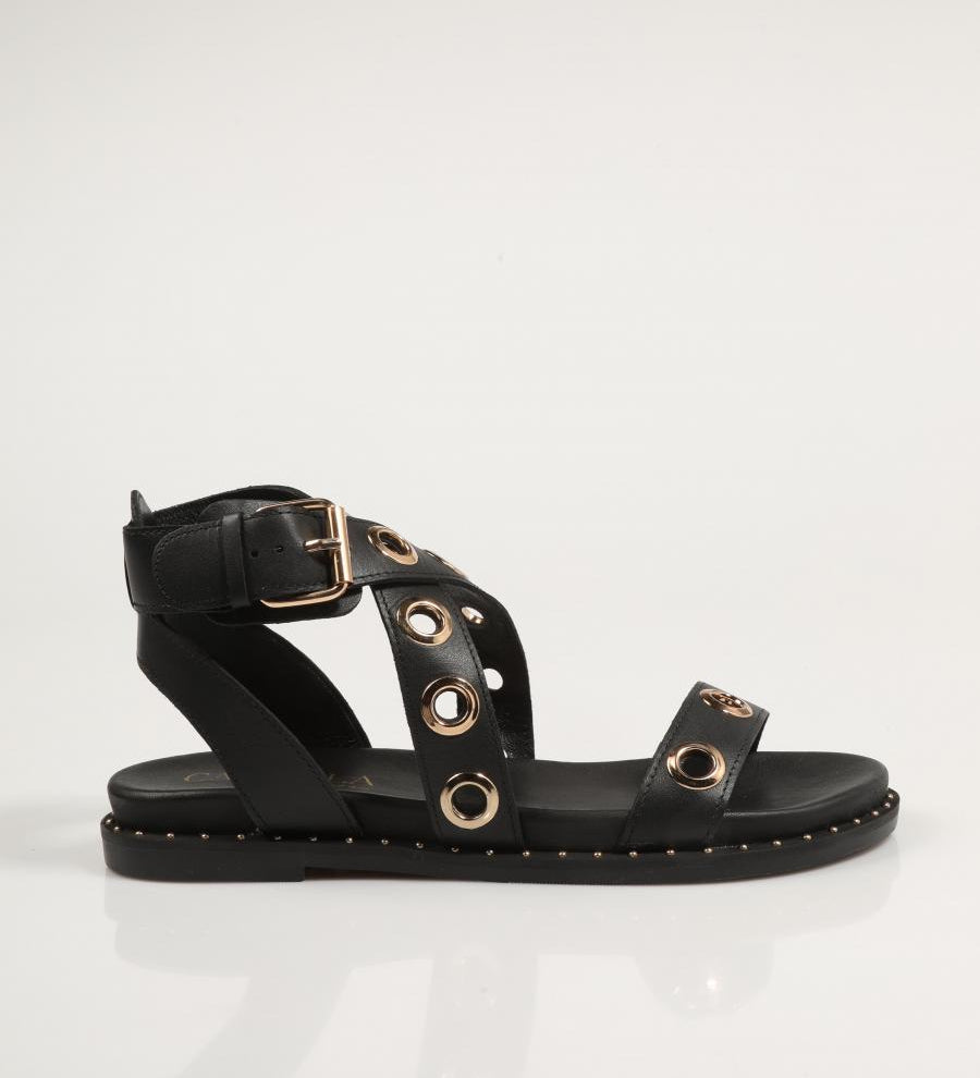 SANDALIAS CARMELA 162389 en color Negro