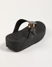 SANDALIAS FITFLOP W LULU RESIN BUCKLE LEATHER TOE en color Negro