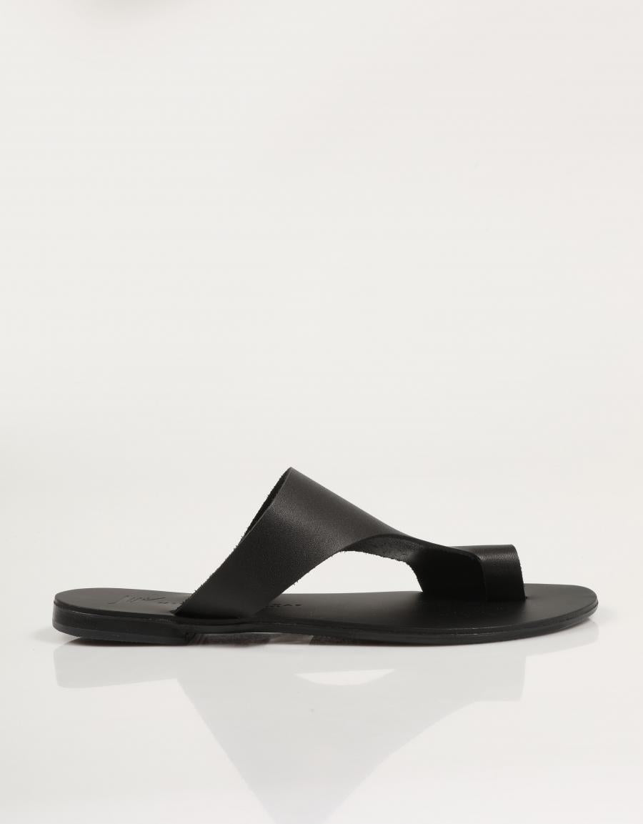 SANDALIAS NICOLAS LAINAS 26 en color Negro