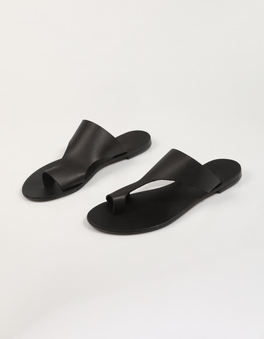 SANDALIAS NICOLAS LAINAS 26 en color Negro