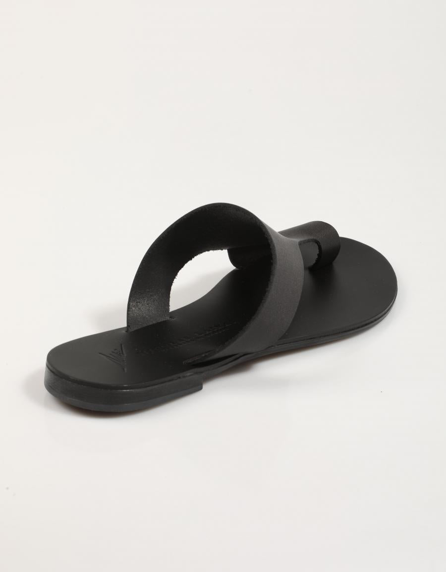 SANDALIAS NICOLAS LAINAS 26 en color Negro