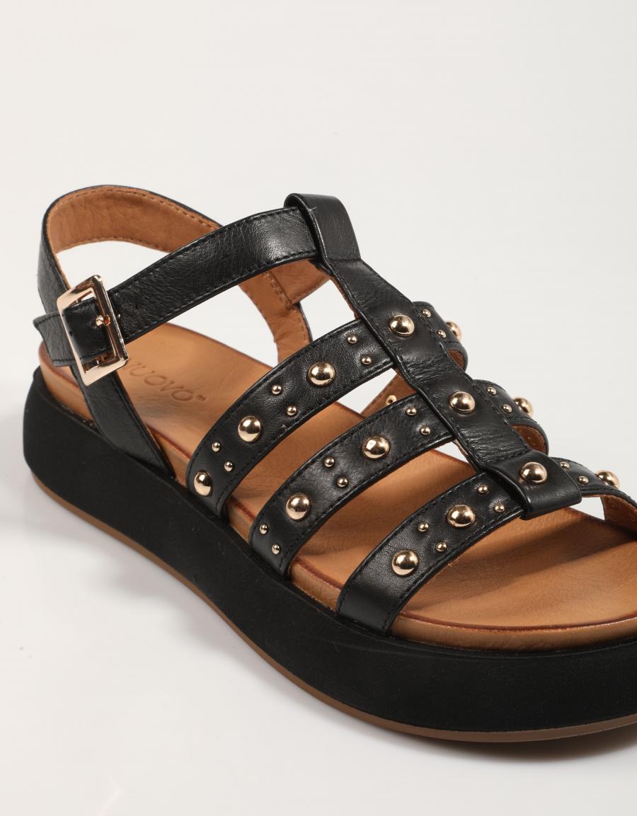 SANDALIAS INUOVO A96043 en color Negro