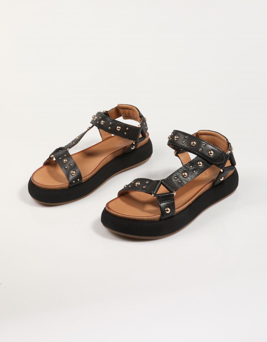 SANDALIAS INUOVO A96044 en color Negro