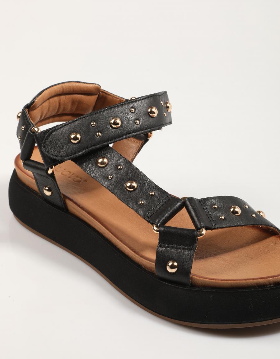 SANDALIAS INUOVO A96044 en color Negro