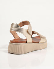 SANDALIAS TAMARIS 88720 44 en color Oro