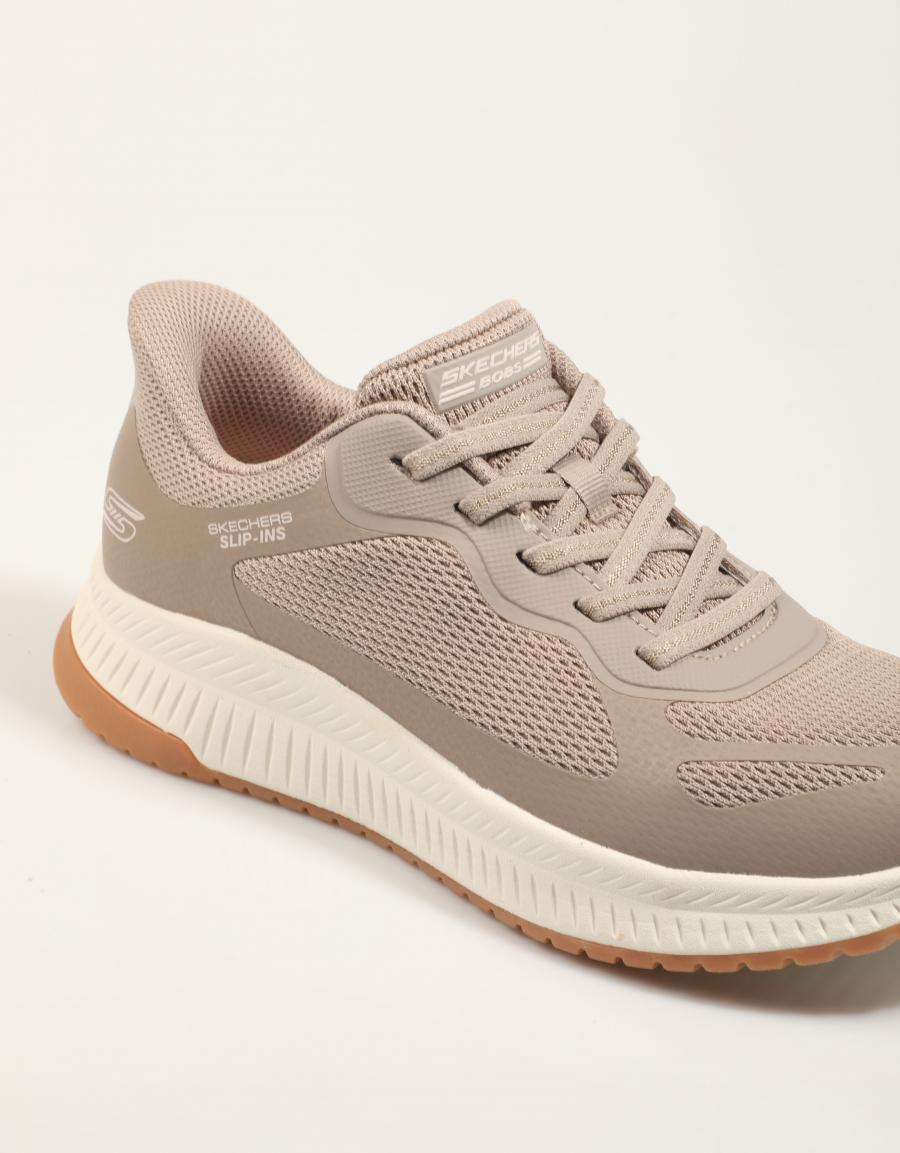 ZAPATILLAS SKECHERS SLIP INS BOBS SQUAD 4 en color Taupe