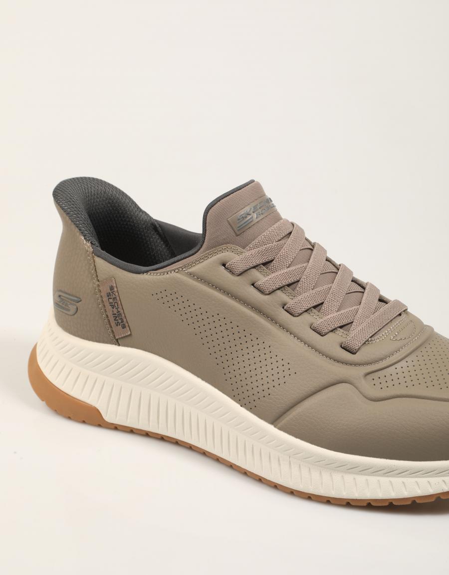 ZAPATILLAS SKECHERS SLIP INS BOBS SPORT SQUAD en color Taupe