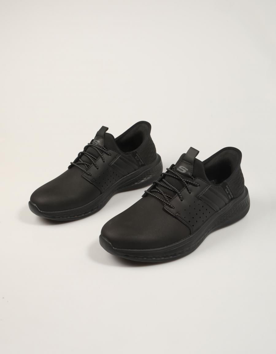 ZAPATILLAS SKECHERS SLIP INS R F SLADE ZACHARY en color Negro
