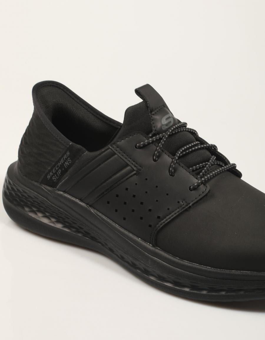 ZAPATILLAS SKECHERS SLIP INS R F SLADE ZACHARY en color Negro
