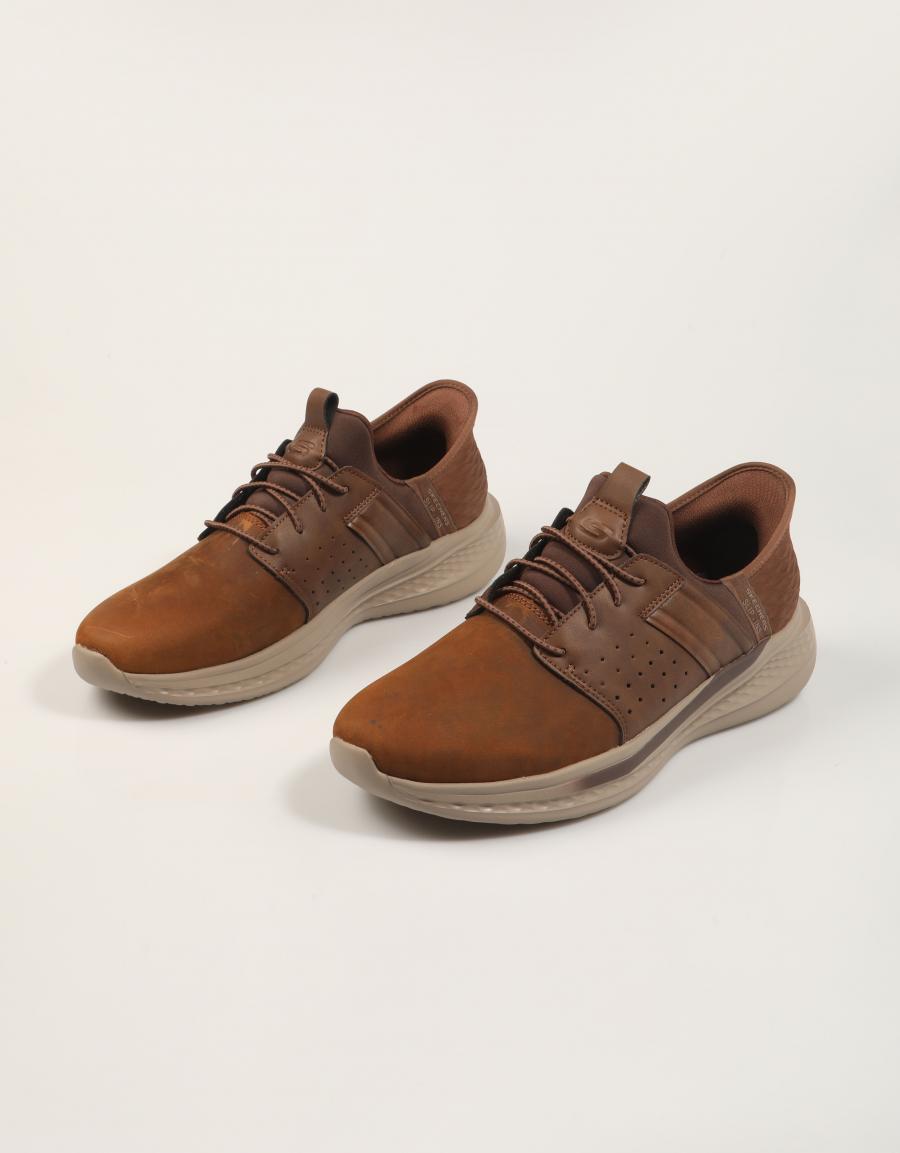 ZAPATILLAS SKECHERS SLIP INS R F SLADE ZACHARY en color Marron