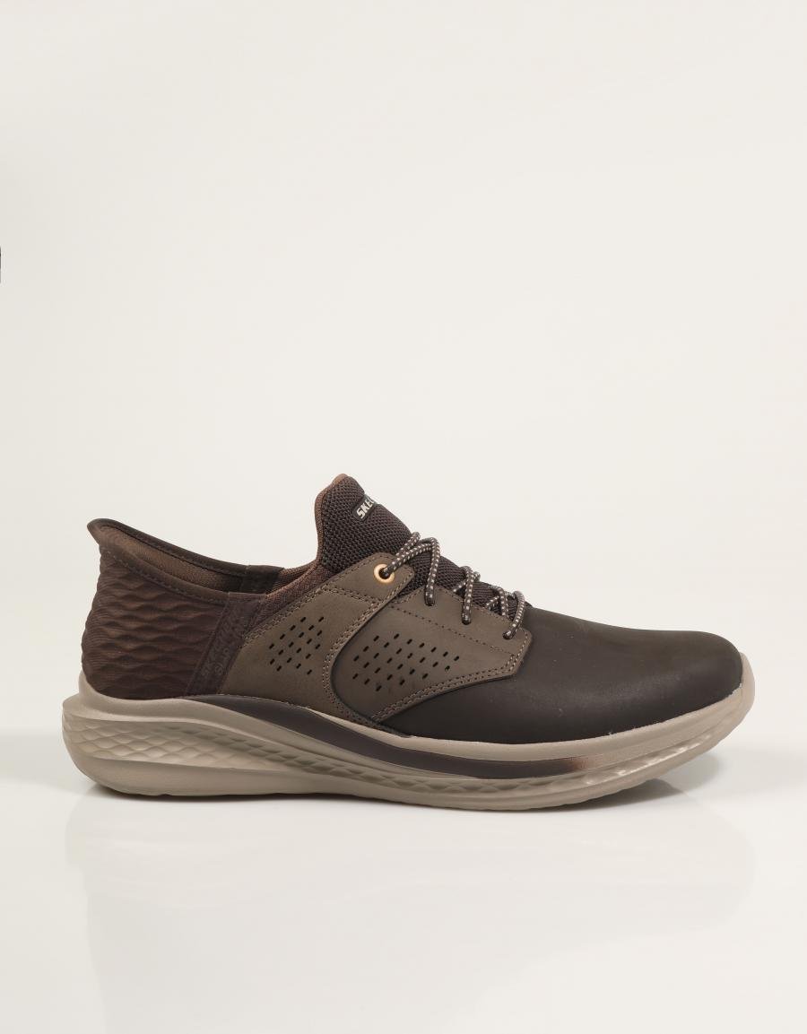 ZAPATILLAS SKECHERS SLIP INS R F SLADE MACKLIN en color Marron