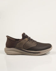 ZAPATILLAS SKECHERS SLIP INS R F SLADE MACKLIN en color Marron