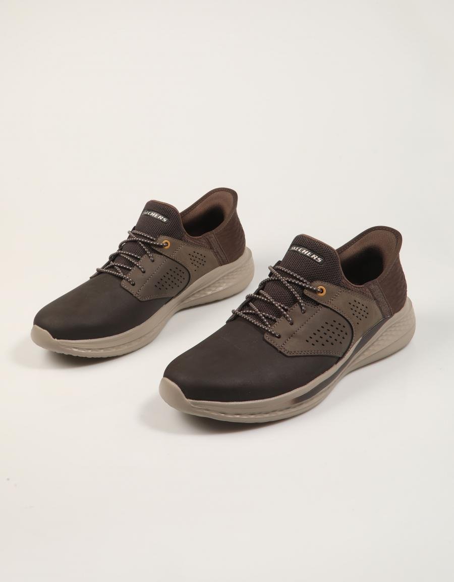 ZAPATILLAS SKECHERS SLIP INS R F SLADE MACKLIN en color Marron