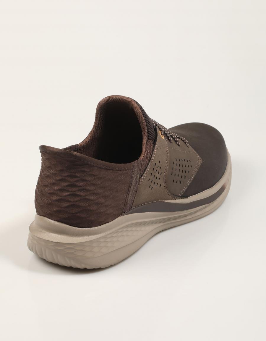 ZAPATILLAS SKECHERS SLIP INS R F SLADE MACKLIN en color Marron