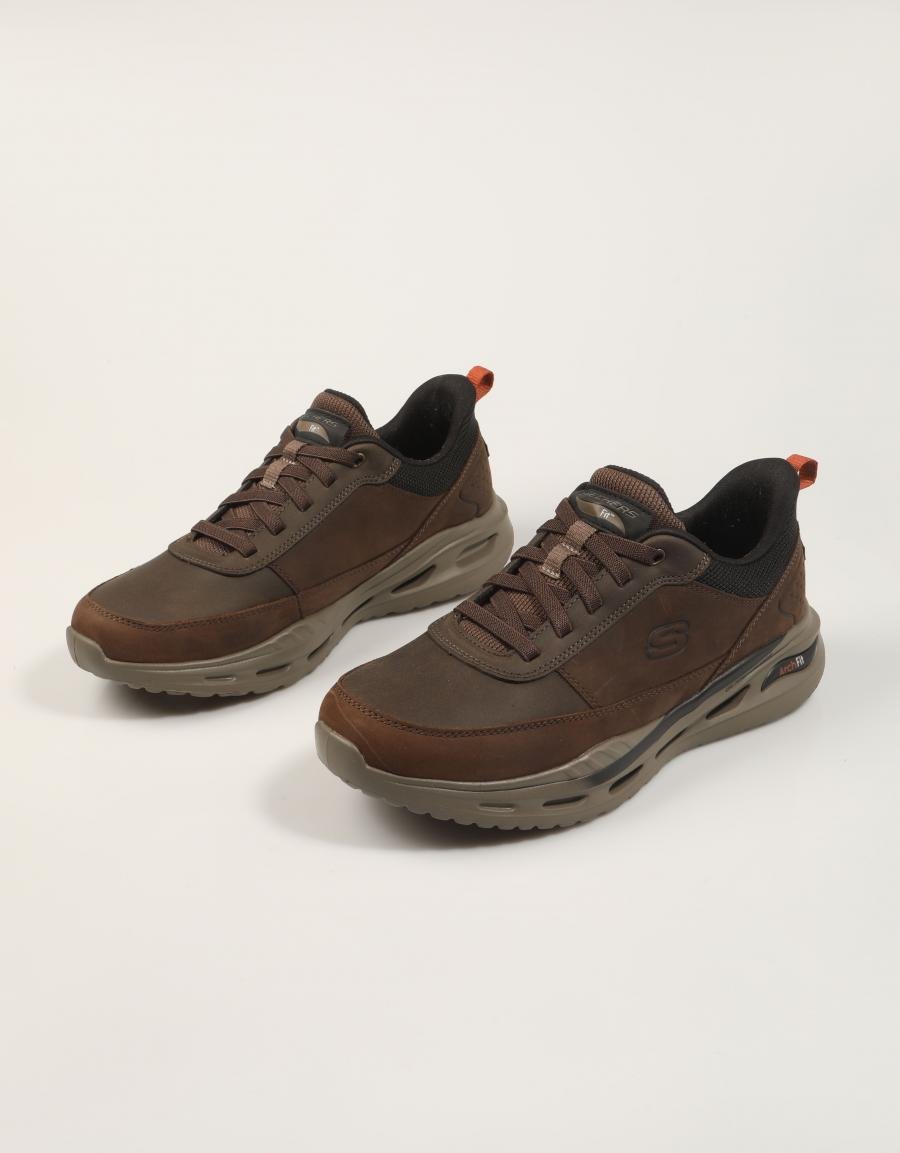 ZAPATILLAS SKECHERS SLIP INS ARCH FIT ORVAN en color Marron