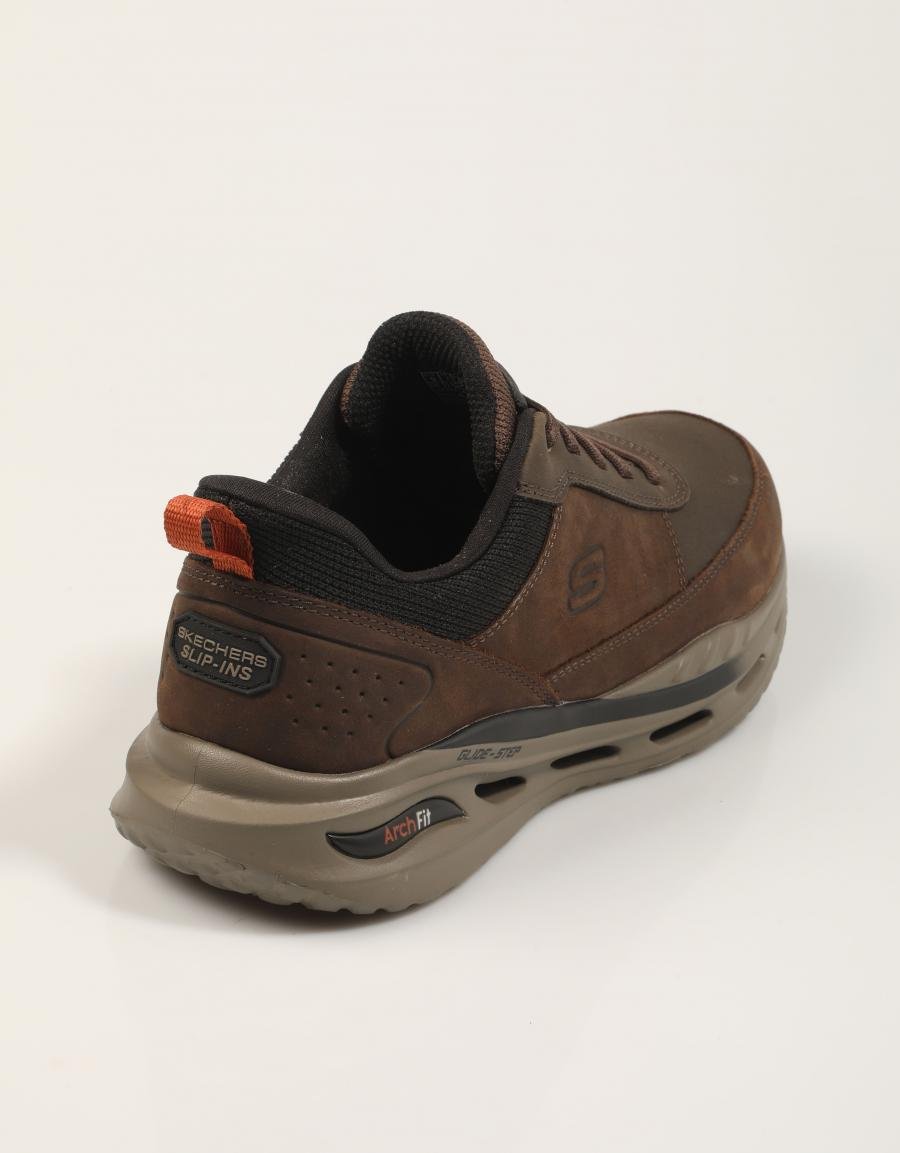 ZAPATILLAS SKECHERS SLIP INS ARCH FIT ORVAN en color Marron