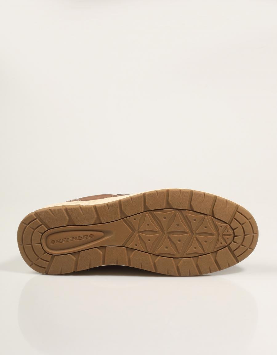 ZAPATILLAS SKECHERS RELAXED FIT GARLAN PRYOR en color Marron